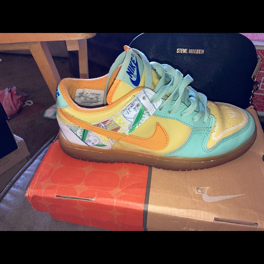 Serena Williams dunks